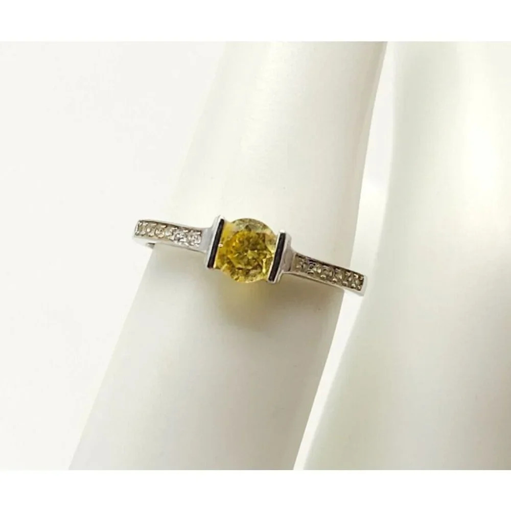 925 Sterling Silver Yellow Glass Solitaire Style Ring Faceted Size 6